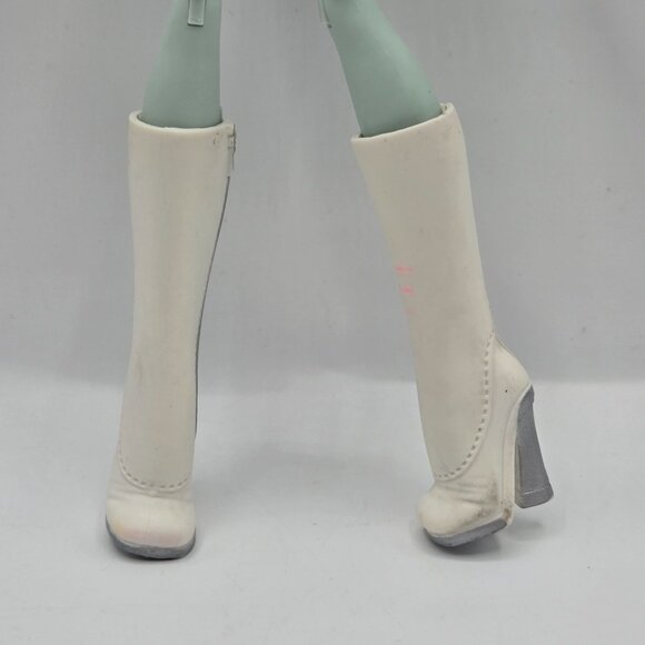 Monster High Scarah Screams I Heart Fashion White & Silver Boots Shoes - Picture 1 of 4
